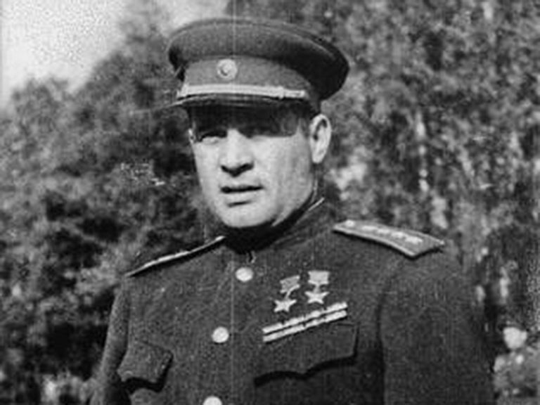 Самый молодой генерал в ссср. Генерал Черняховский. Черняховский фото. Черняховский генерал Великой Отечественной войны.