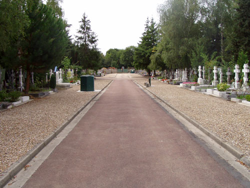 Сен-Женевьев-де-Буа.Кладбище великих...