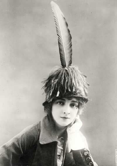 Дело в шляпе: история женских головных уборов