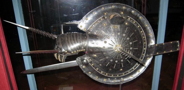 Средневековый кулачный щит – баклер