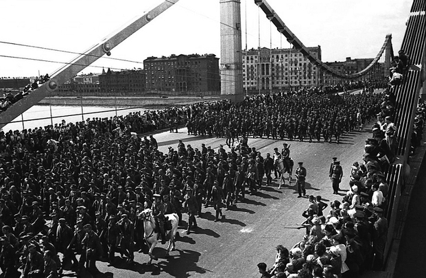 Пленные немцы под москвой 1941 фото