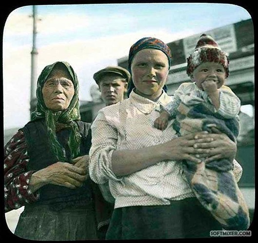 Москва 30-х годов в “цветных” фотографиях