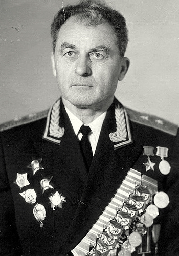 Герой Советского Союза, летчик - балтиец Василий Голубев