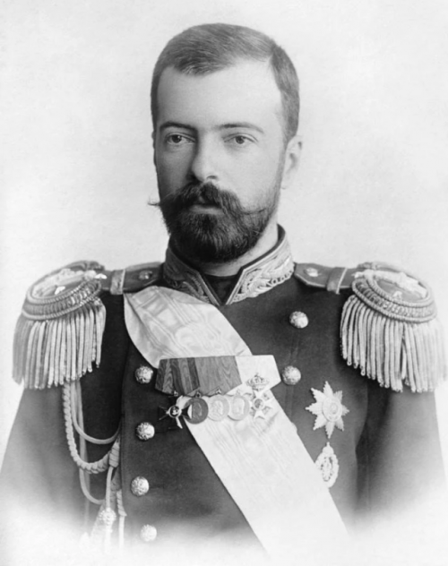 Почему великий князь Романов одобрил большевиков?