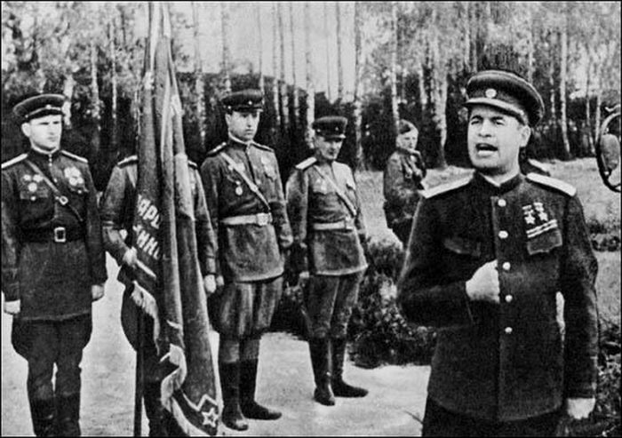 Дважды Герой Советского Союза генерал армии Черняховский
