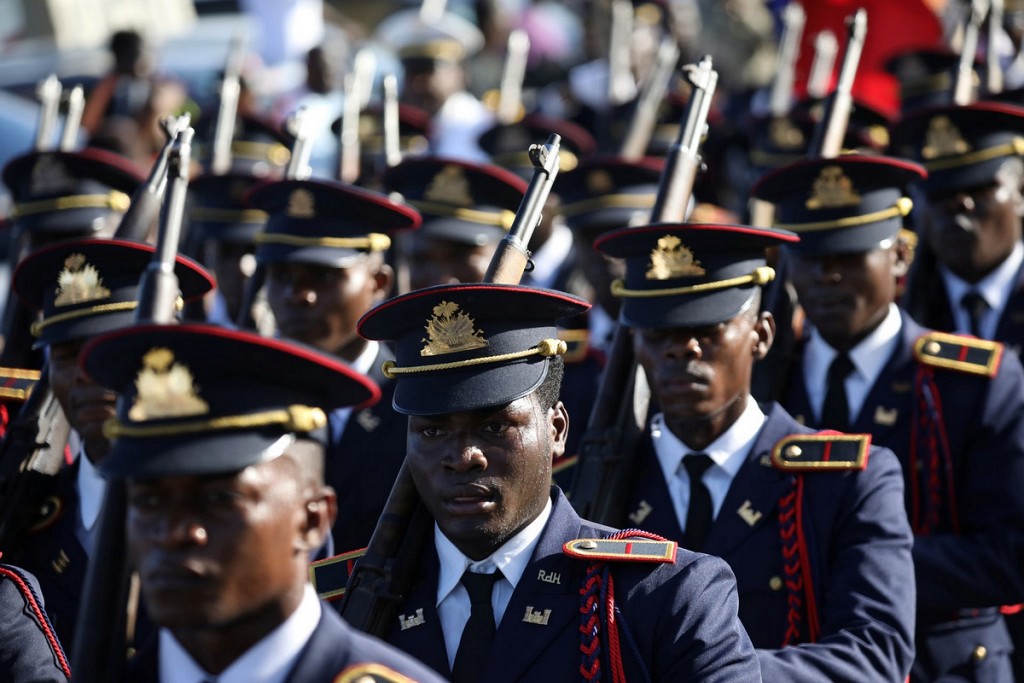 Максимум торжественности: фотографии военных парадов из разных стран