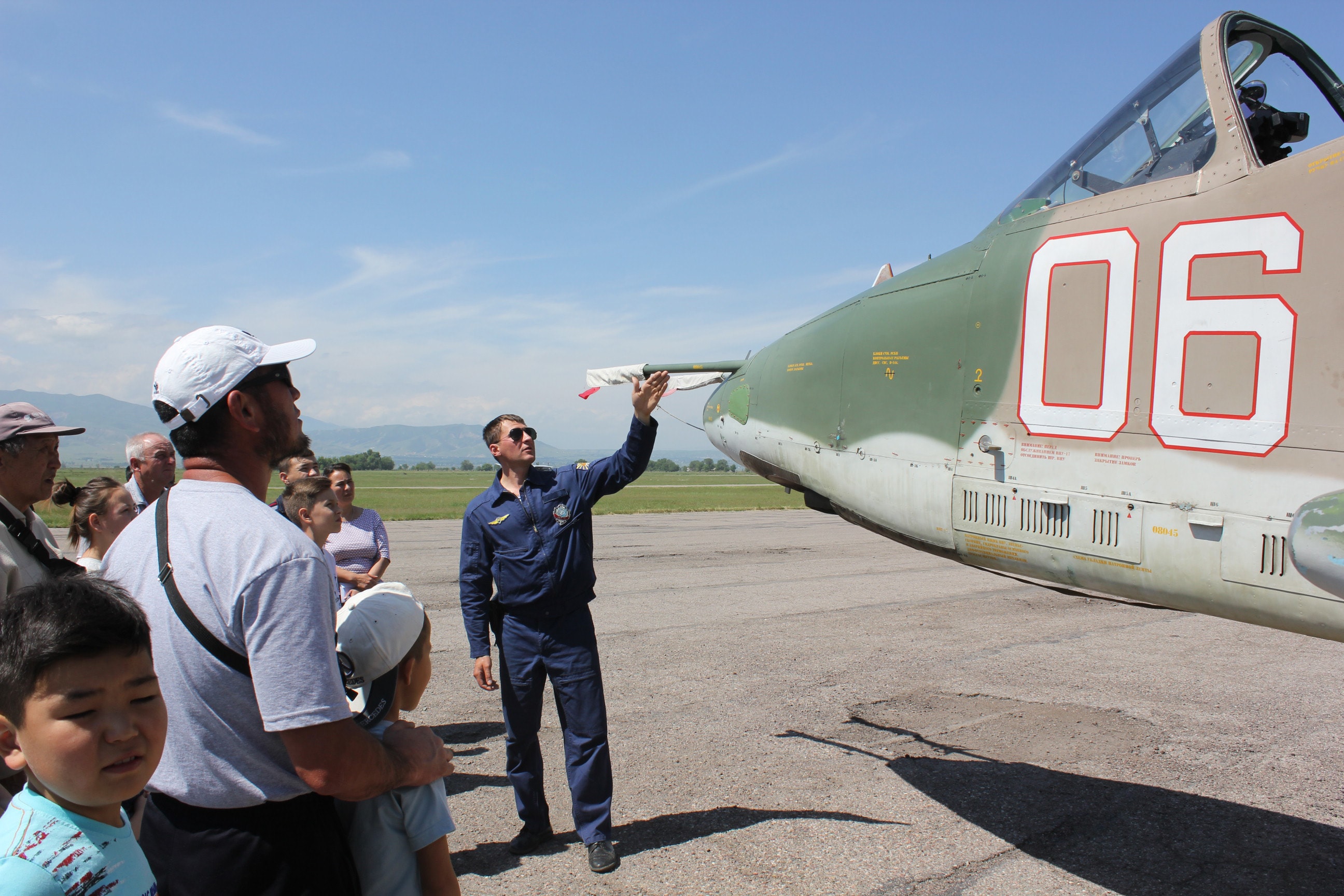 Экскурсия по авиабазе ОДКБ «Кант»