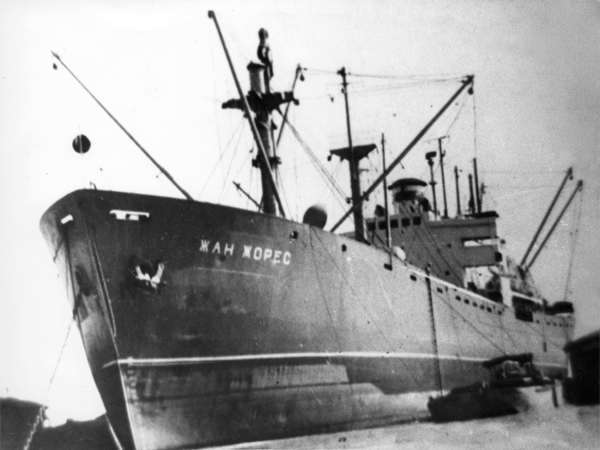 Затонувший в 1942 году теплоход угрожал Феодосии катастрофой