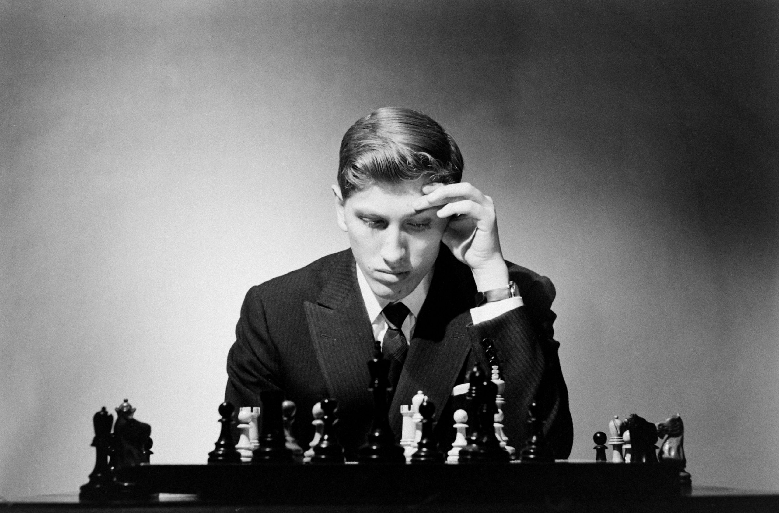 Газеты писали, что он вышел один против советской шахматной машины