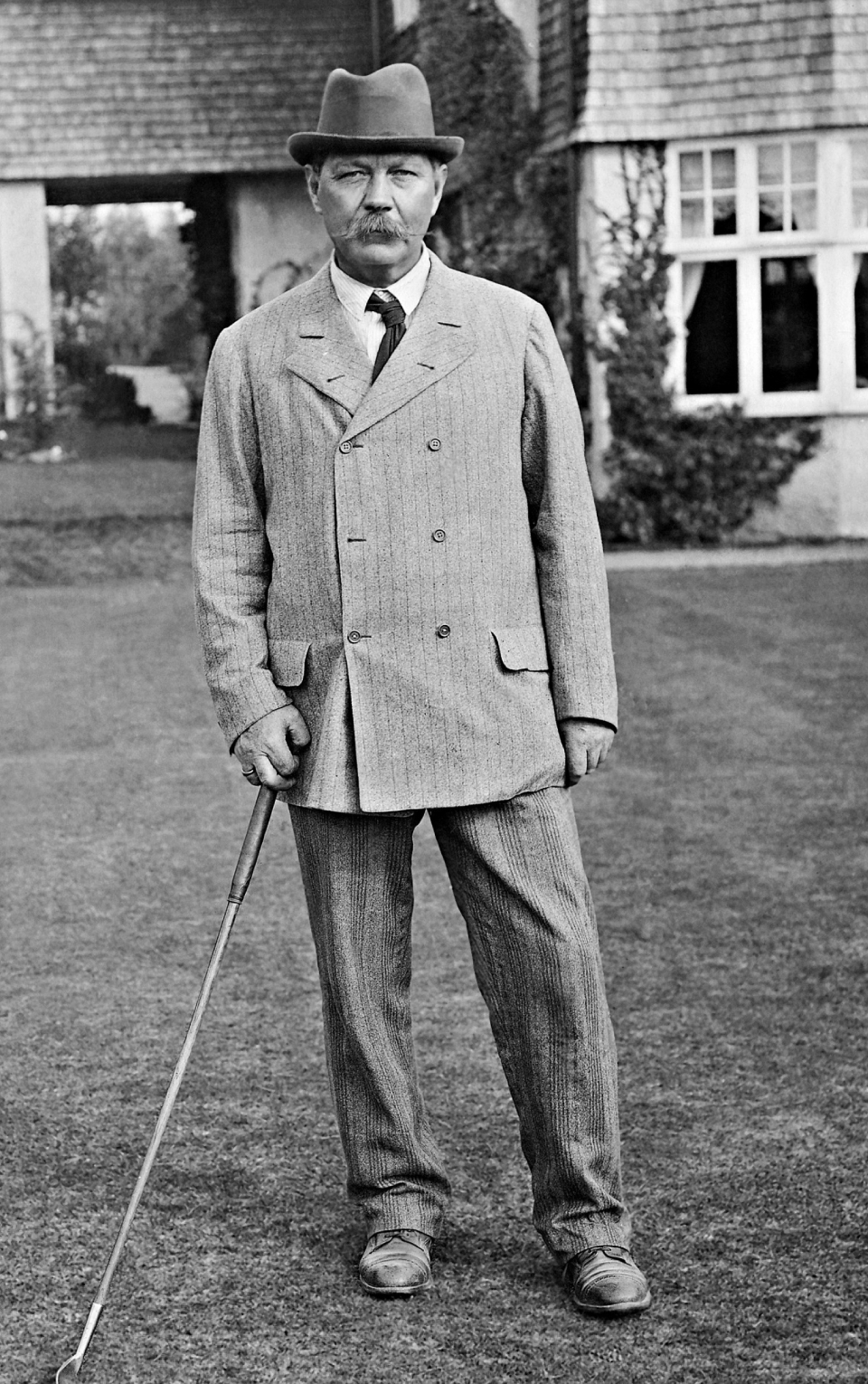 Английский писатель Артур Конан Дойл: биография, рождение Шерлока Холмса, война, другие произведения и личная жизнь
