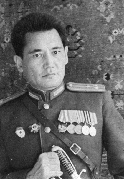 Герой Советского Союза полковник Бауыржан Момышулы: биография, карьера в армии и личная жизнь