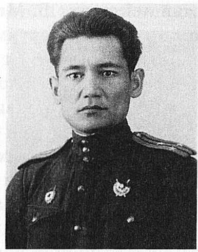 Герой Советского Союза полковник Бауыржан Момышулы: биография, карьера в армии и личная жизнь