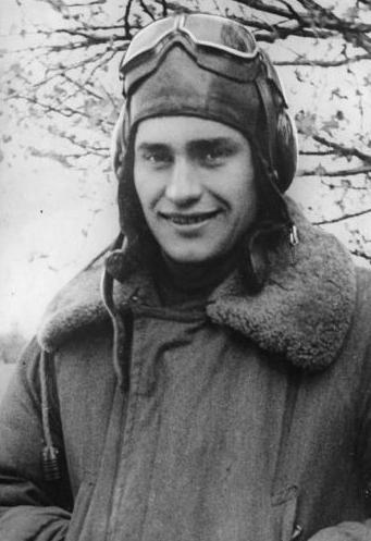 Герой Советского Союза генерал-полковник авиации Алексей Николаевич Катрич: биография, карьера в авиации и личная жизнь